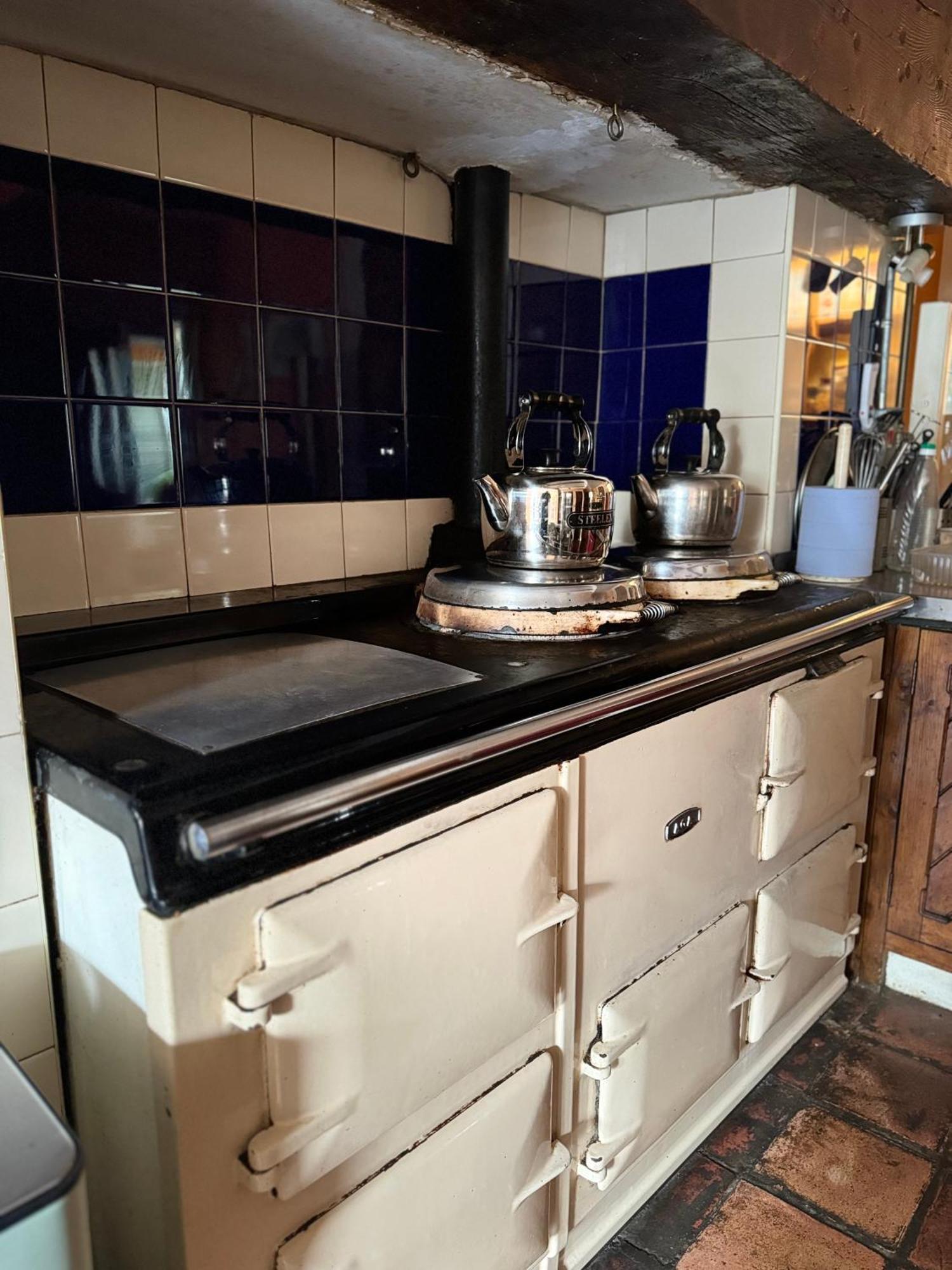 Clone Country House Aughrim Ngoại thất bức ảnh A typical AGA cooker