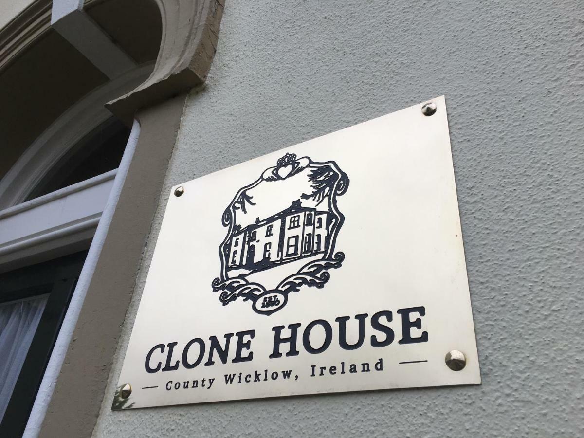 Clone Country House Aughrim Ngoại thất bức ảnh The plaque on the front of the house